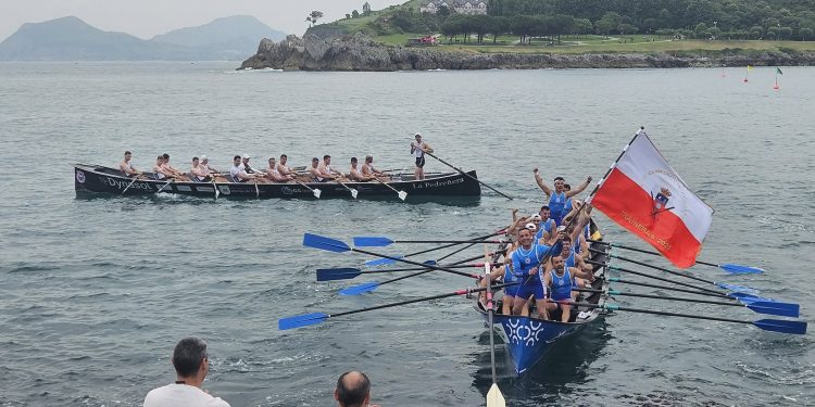 Astillero recupera su trono en el remo cántabro y se corona campeón regional en Castro Urdiales