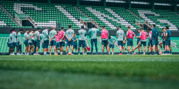 El Racing ultima su preparación para el decisivo duelo en Anduva ante el Mirandés