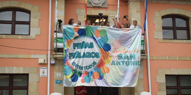 Las Peñas toman Renedo para encender el espíritu de San Antonio