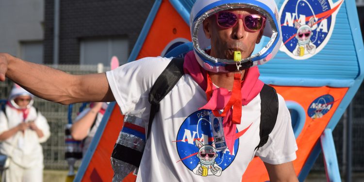 Renedo se transforma en un aula al aire libre para viajar a los años 60 con motivo de San Antonio