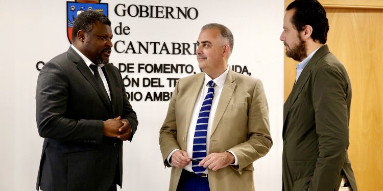 Gobierno de Cantabria y Repsol se alían para recoger aceite usado en 25 gasolineras antes de fin de año