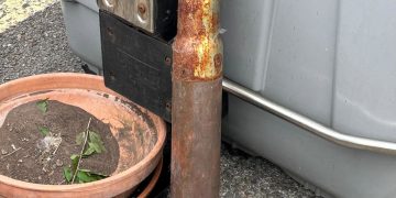 Retiran en Peñacastillo un proyectil simulado hallado junto a un contenedor de basura