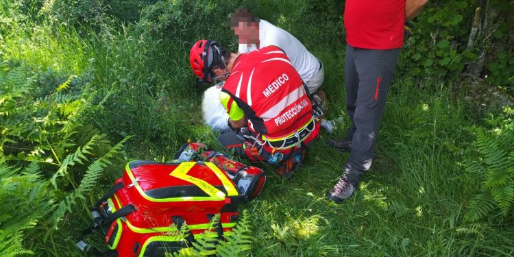 Rescatada en helicóptero una mujer tras caer de un caballo en una zona de monte en Abiada