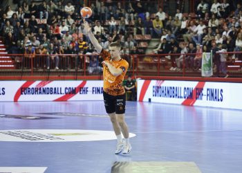 Pedro Berrío renueva con el Bathco BM Torrelavega hasta 2027 y se cede al Balonmano Soria en 2025