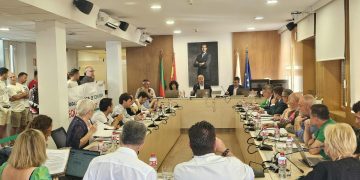 El Pleno de Torrelavega aprueba por unanimidad parte del plan del PP para mejorar la Policía Local