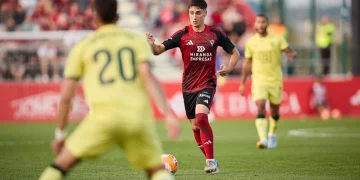 Un Mirandés sólido y sin fisuras amenaza el sueño del Racing