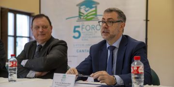 El Gobierno de Cantabria presenta el turismo rural como antídoto al despoblamiento pese a la falta de medidas estructurales