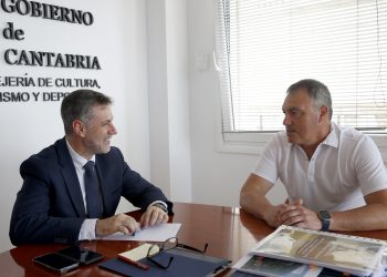 Ruesga plantea a Deportes la construcción de una pista polideportiva