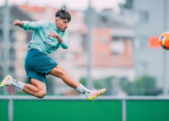 El Racing inicia la preparación para la decisiva vuelta del playoff en Anduva