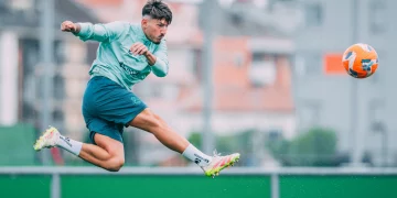 El Racing inicia la preparación para la decisiva vuelta del playoff en Anduva