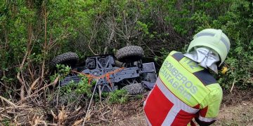 Dos turistas alemanes salen ilesos tras volcar en una pista forestal de Potes