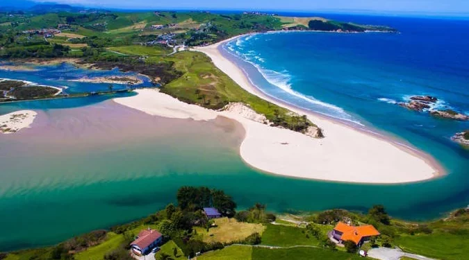 Cantabria permitirá áreas de autocaravanas en todo el Parque Natural de Oyambre pese a las dudas sobre su impacto ambiental