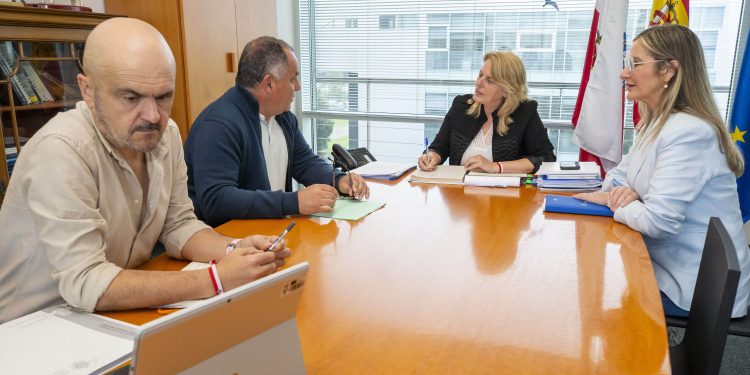 La Consejería y Cabezón de la Sal buscan soluciones para proteger el bosque de secuoyas del impacto turístico