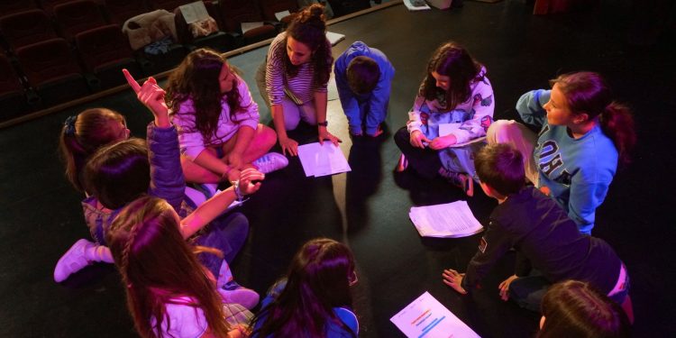 La Escuela de Teatro y Magia de la Sala Bretón cierra su primer curso con éxito rotundo