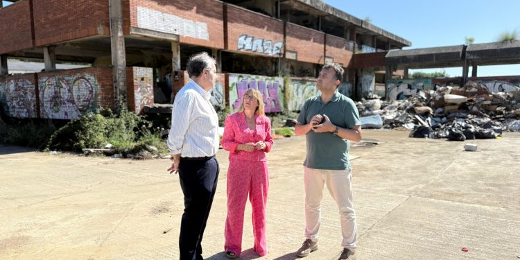 El Gobierno de España inicia la recuperación ambiental de los antiguos terrenos de SIMSA en Marina de Cudeyo