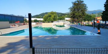 Las piscinas municipales de Los Corrales de Buelna cierran tras detectar excrementos en el agua