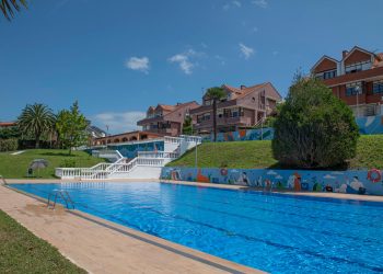 Segundo cierre en la piscina de Puente San Miguel tras un acto incívico con heces