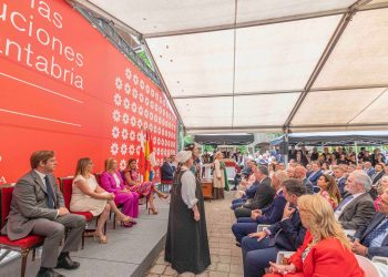 Los partidos de oposición piden “pasar a los hechos” en la financiación autonómica y reclaman unidad institucional en el Día de las Instituciones