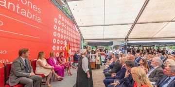 Los partidos de oposición piden “pasar a los hechos” en la financiación autonómica y reclaman unidad institucional en el Día de las Instituciones