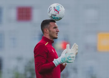 Racing y Athletic se reencuentran hoy en La Maruca para rendir homenaje a Nando Yosu