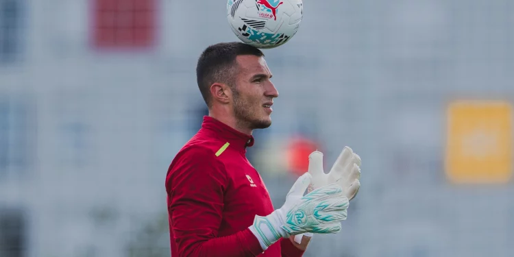 Racing y Athletic se reencuentran hoy en La Maruca para rendir homenaje a Nando Yosu