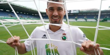 El racinguista Arana pasa por quirófano tras sufrir una fractura en el pie derecho