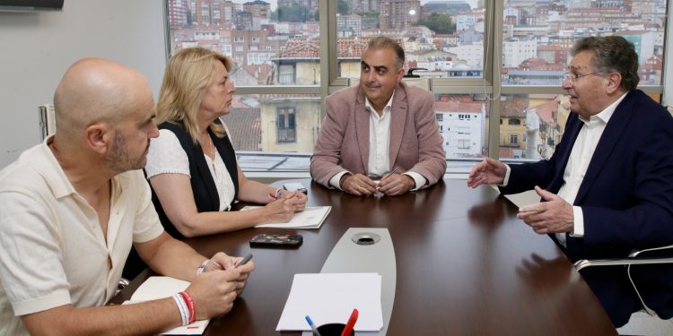 Gobierno y Ayuntamiento exigen al delegado del Gobierno medidas «urgentes» contra los botellones masivos en El Puntal de Somo
