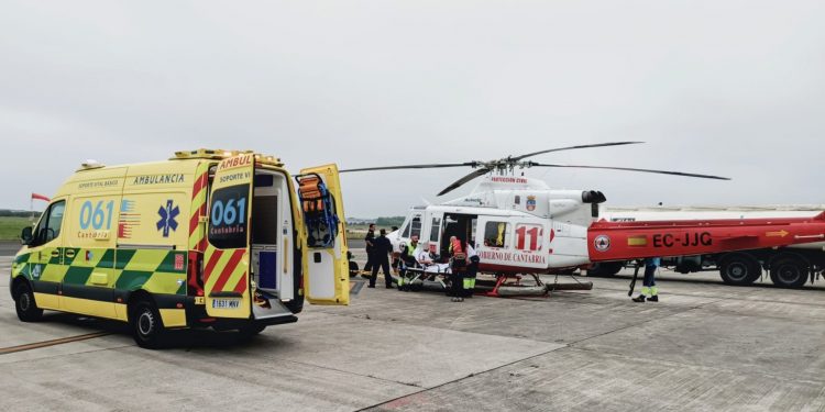 Rescatado un senderista herido en los acantilados de Cabo Quejo por el helicóptero del 112