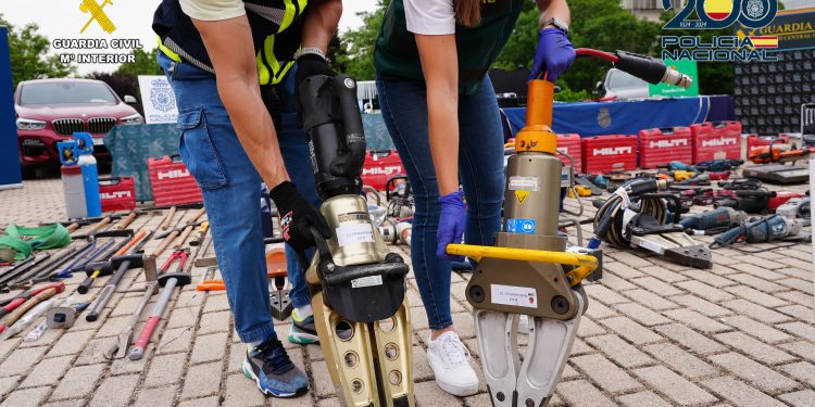 Cae una banda criminal responsable de asaltar trece bancos en toda España, con más de 400.000 euros robados