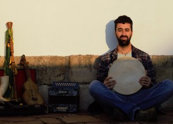 Mariu Torre revive los sonidos tradicionales de Cantabria con más de 15 instrumentos en Potes