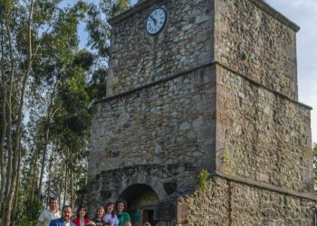 El PSOE acusa al Gobierno de Buruaga de dejar caducar la protección de la Torre del Reloj de Limpias