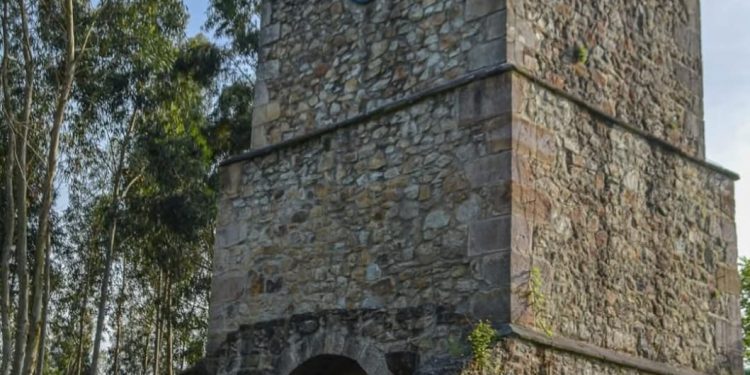 El PSOE acusa al Gobierno de Buruaga de dejar caducar la protección de la Torre del Reloj de Limpias