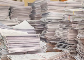 La inteligencia artificial irrumpe en la administración: del papeleo al agente virtual