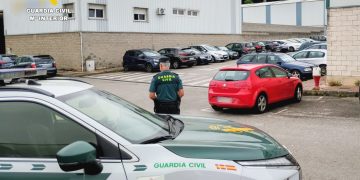 Detenidos en Torrelavega dos hombres por robos violentos y forzar a una víctima a sacar 2.000 euros de un cajero