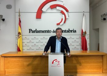 El PP acusa a Sánchez de “comprar votos catalanes” y critica al PSOE cántabro por “sacrificar los intereses regionales”