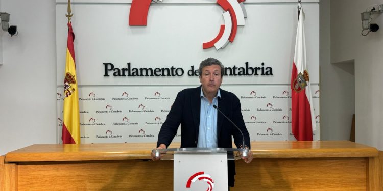 El PP acusa a Sánchez de “comprar votos catalanes” y critica al PSOE cántabro por “sacrificar los intereses regionales”