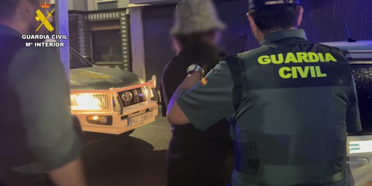 Cae en Gallarta un punto de venta de cocaína vinculado a Cantabria con tres detenidos y más de 400.000 euros incautados