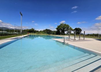Cerradas dos piscinas municipales en Torrelavega y Reocín por la aparición de heces en el agua