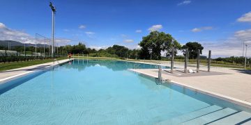 Cerradas dos piscinas municipales en Torrelavega y Reocín por la aparición de heces en el agua