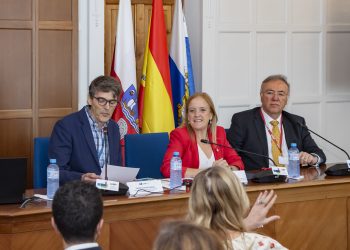 Urrutia defiende en la UIMP que la simplificación administrativa es clave para responder a las necesidades reales de Cantabria