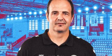 Lon cuelga la camiseta del Blendio Sinfín para tomar las riendas desde el banquillo