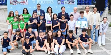 IU critica a Gema Igual por apoyar un álbum taurino dirigido a menores: “Vulnera los derechos de la infancia”