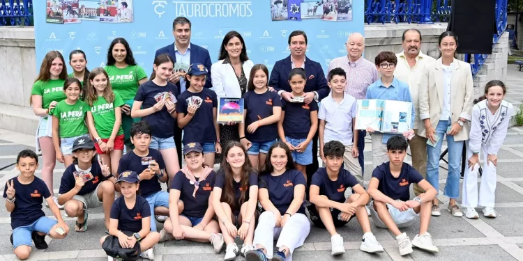 IU critica a Gema Igual por apoyar un álbum taurino dirigido a menores: “Vulnera los derechos de la infancia”