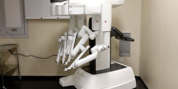 Valdecilla incorpora la cirugía robótica a su servicio de Maxilofacial, ampliando las opciones para pacientes con tumores y malformaciones