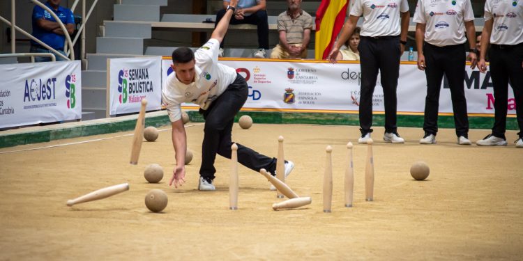 Camargo arrasa y Peñacastillo sufre para meterse en semifinales de la Copa FEB en la Semana Bolística