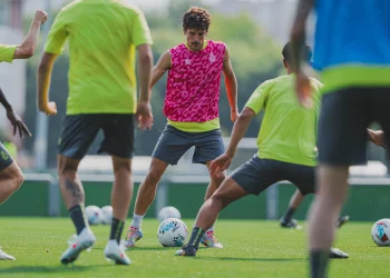 El Racing arranca la semana con Villalibre ya sobre el césped