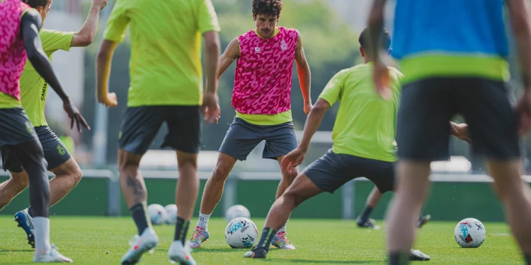 El Racing arranca la semana con Villalibre ya sobre el césped