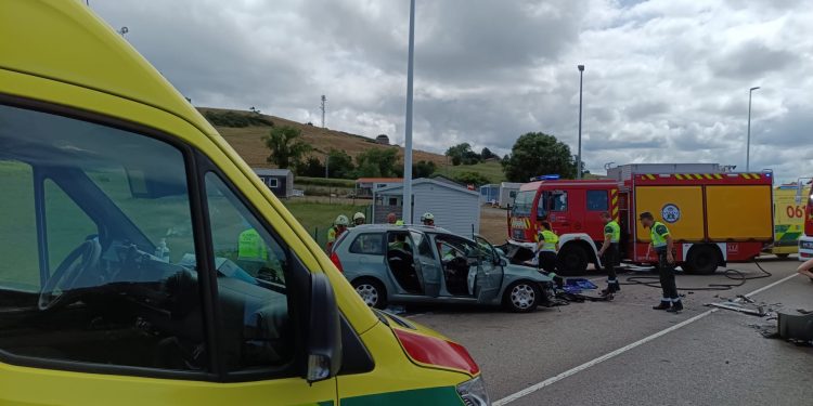 Una mujer resulta herida grave en un choque entre un turismo y una furgoneta en Meruelo
