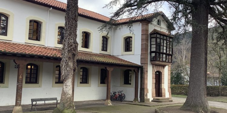 Educación reabre el debate sobre la fusión de aulas en el colegio Manuel Llano de Terán y no descarta dar marcha atrás