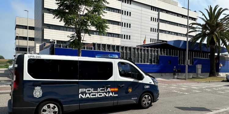 Detenido un albañil en Santander acusado de sustraer joyas y dinero en dos viviendas donde había trabajado